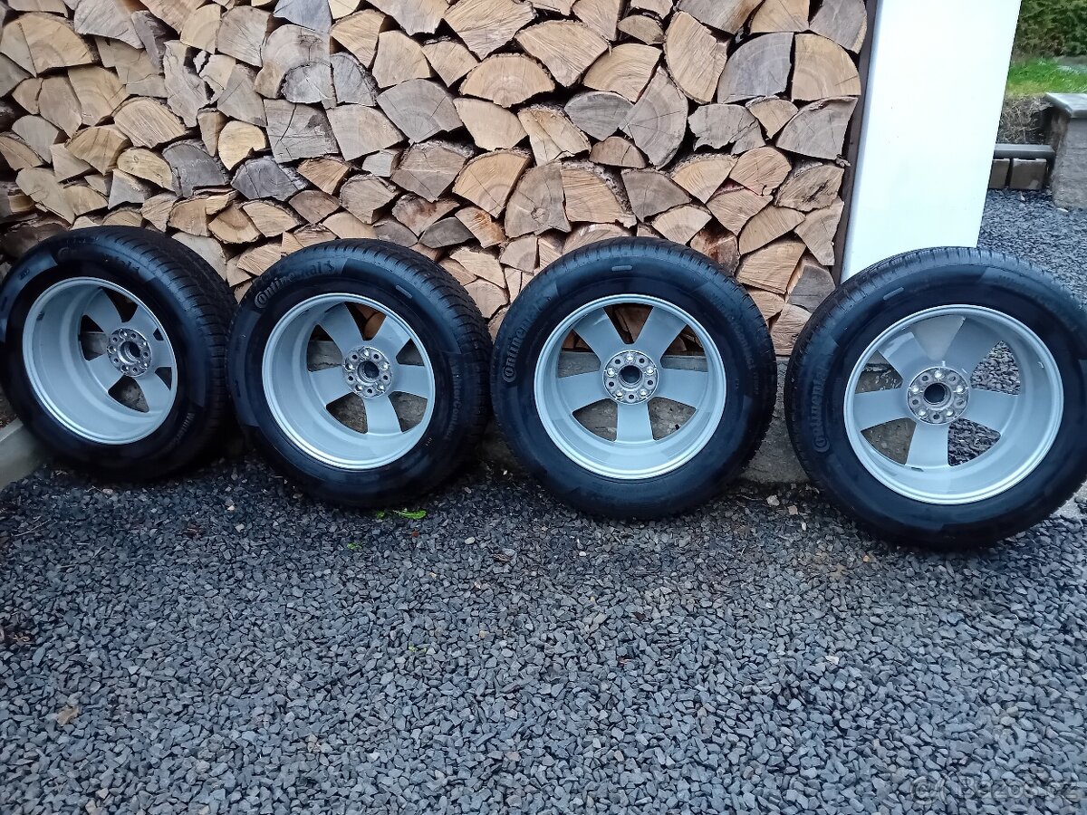 TOP zánovní r18 Audi Q7 - 6