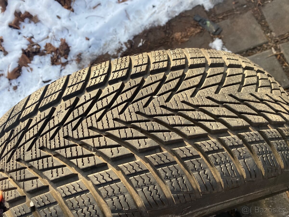 205/55/17 zimní - 6