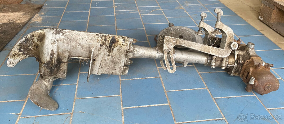 Starý lodní motor Johnson 1926 - 6