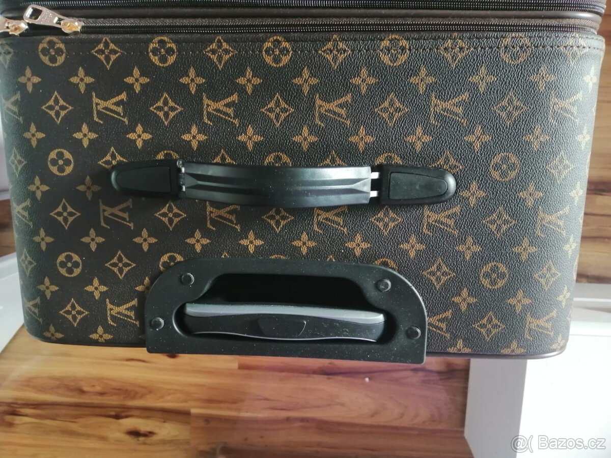Cestovní kufr značky Louis Vuitton - 6