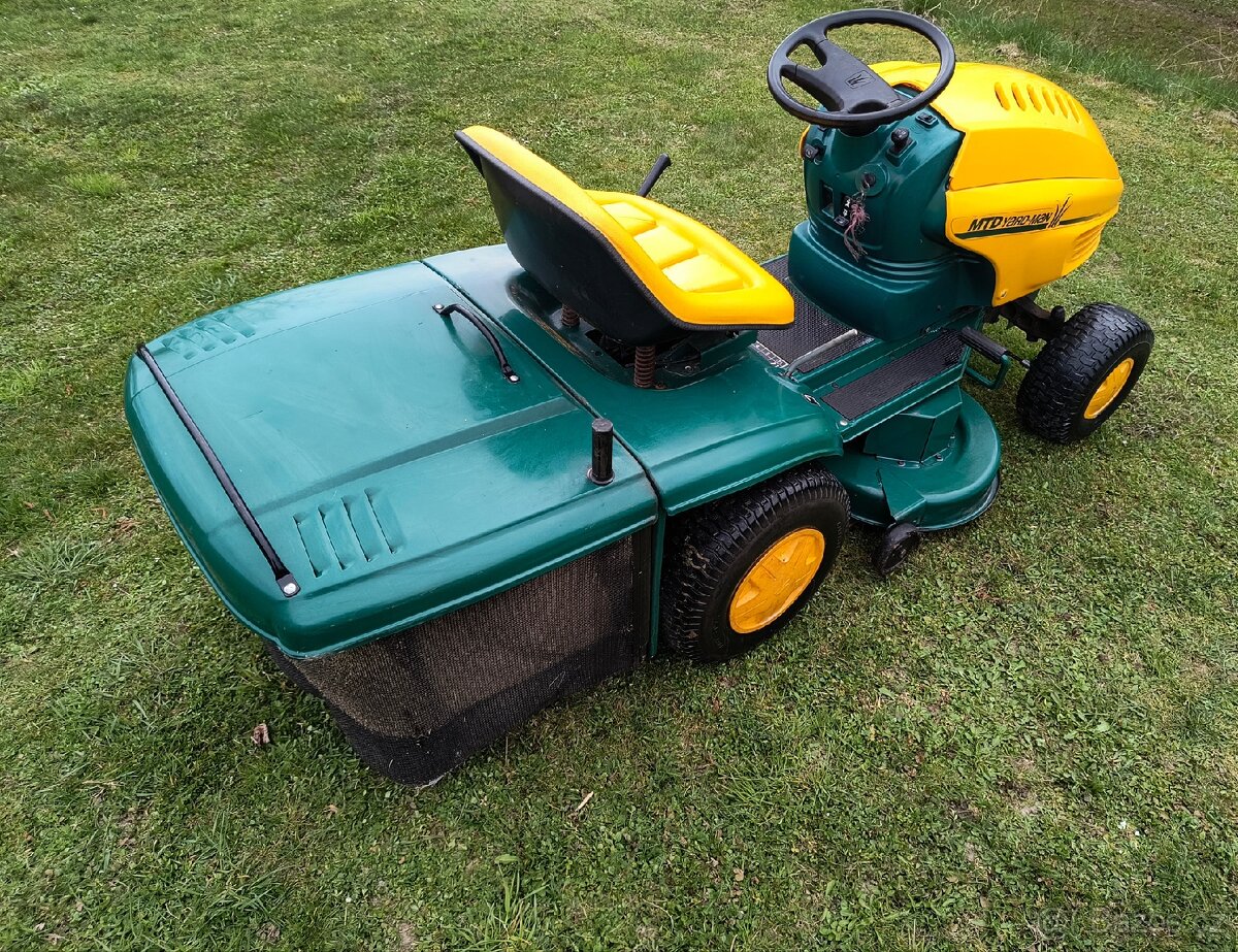 Zahradní traktor YardMan MTD - 6