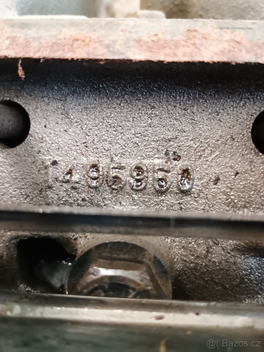 Cadillac 500cui,8,2 V8 motor a převodovka - 6