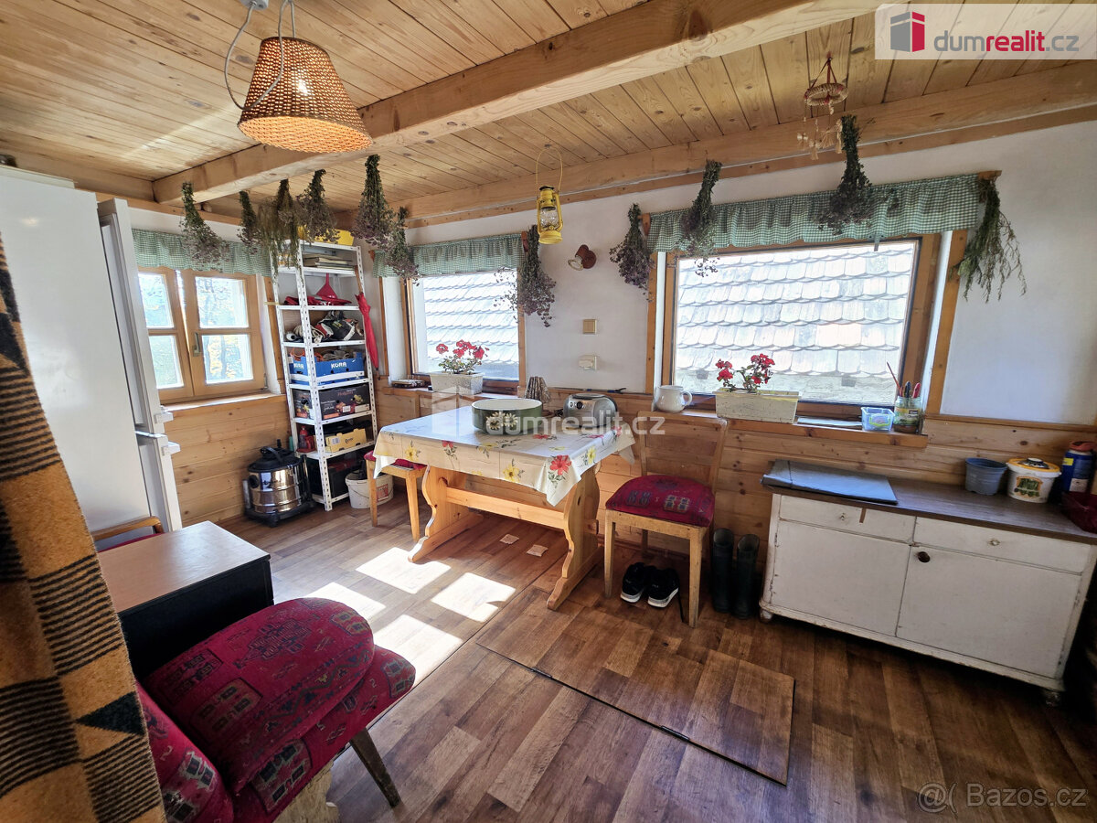 Prodej rodinného domu/chalupy 175 m², s pozemkem 632 m², Len - 6
