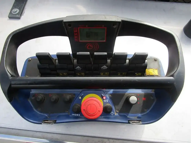 Scania P360 6x2 - nosič kontejnerů s hydraulickou rukou - 6