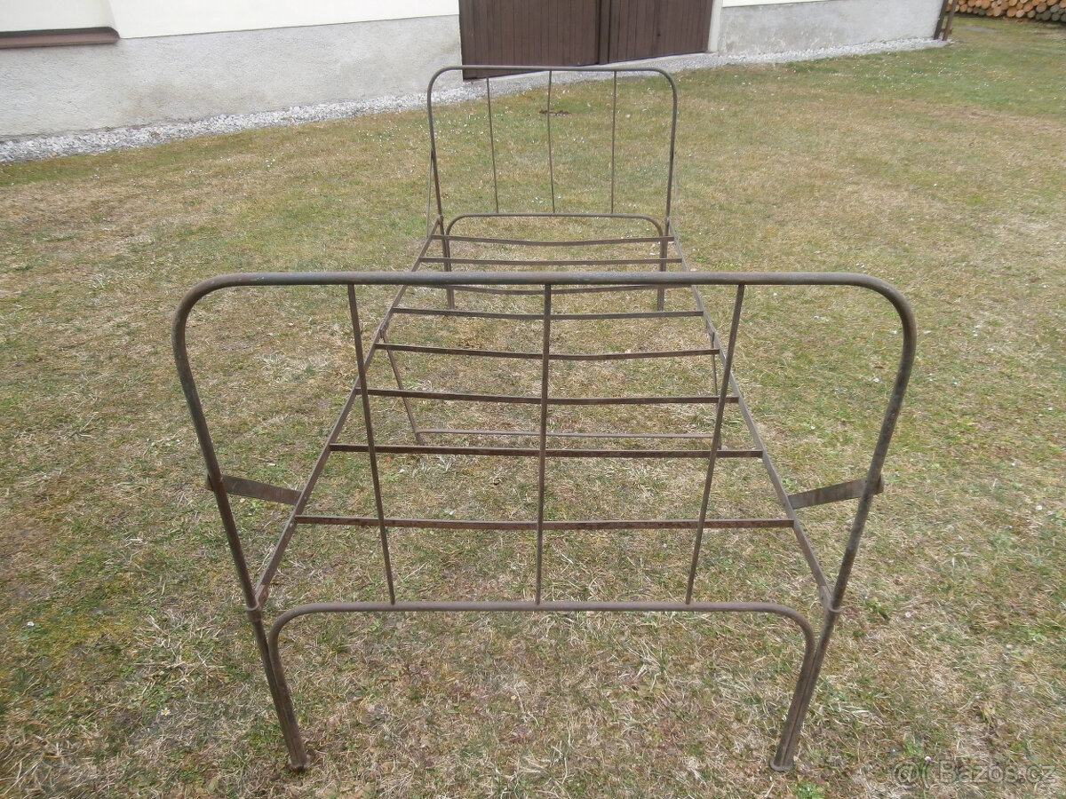 Postel kovová starožitná rozkládací za 500 kč - 6