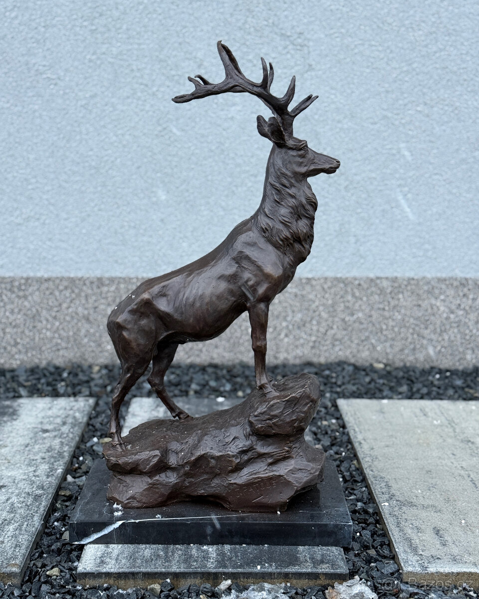 Majestátní bronzová socha jelena na skále exkluzivní dekor - 6