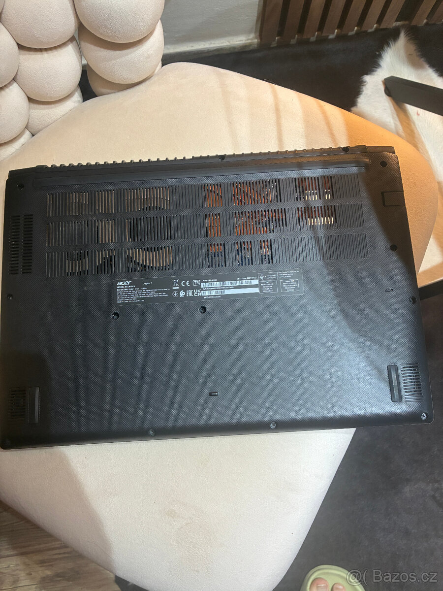 Herní notebook Acer Aspire 7 (A715-75G) - 6