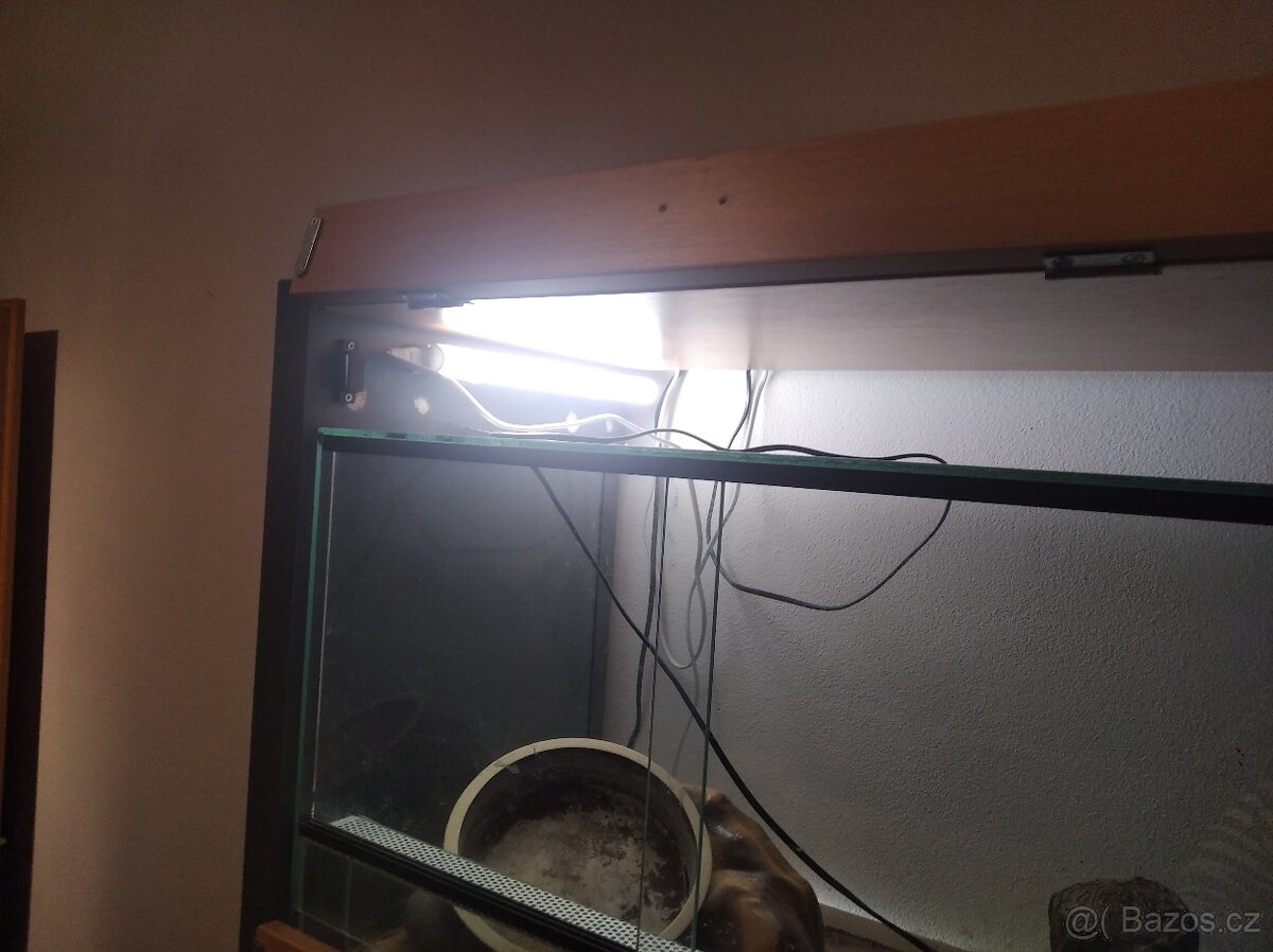 Skříň na dvě tararia + terária - 6