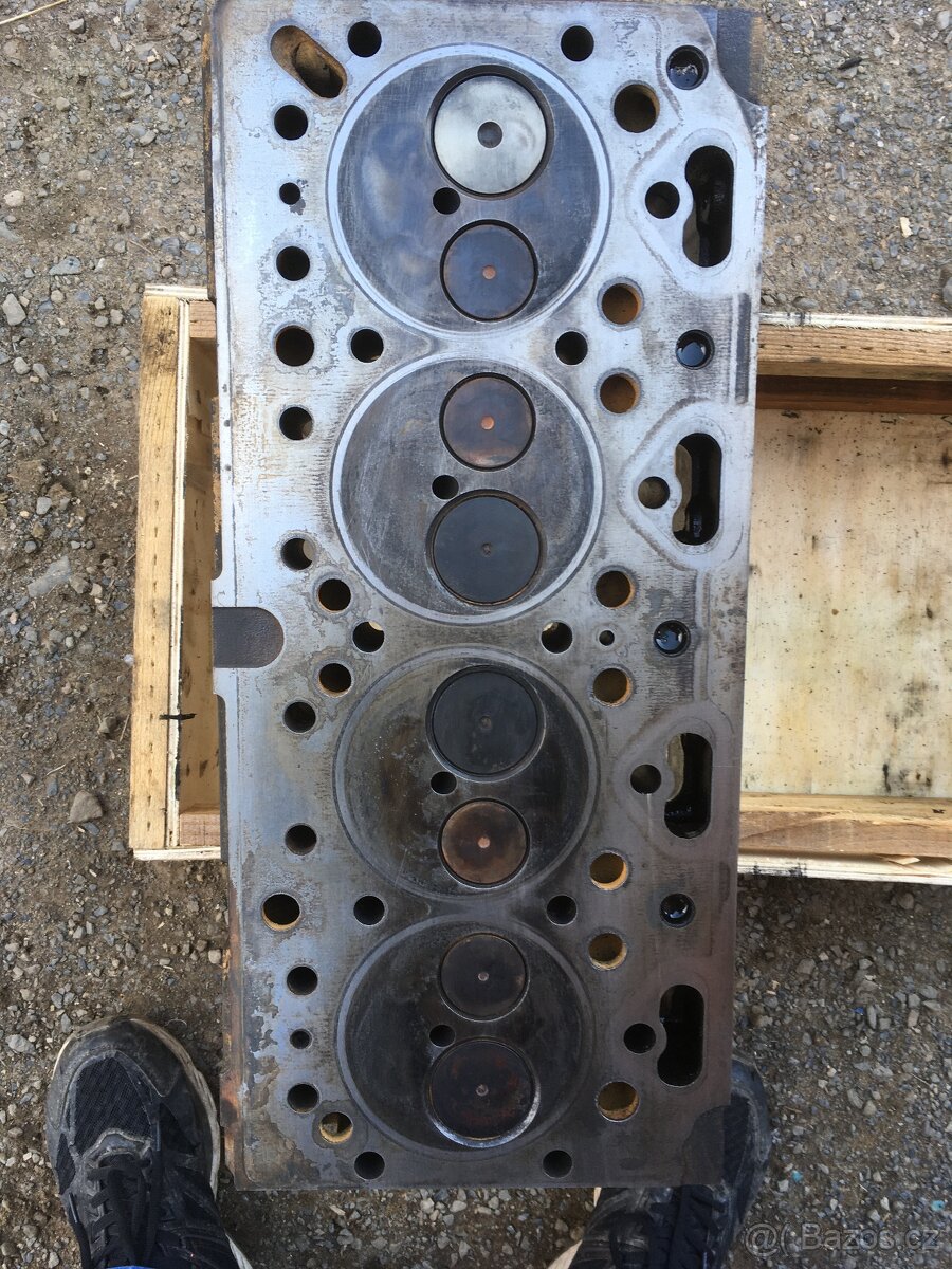 Hlava motoru Caterpillar-Perkins - 6