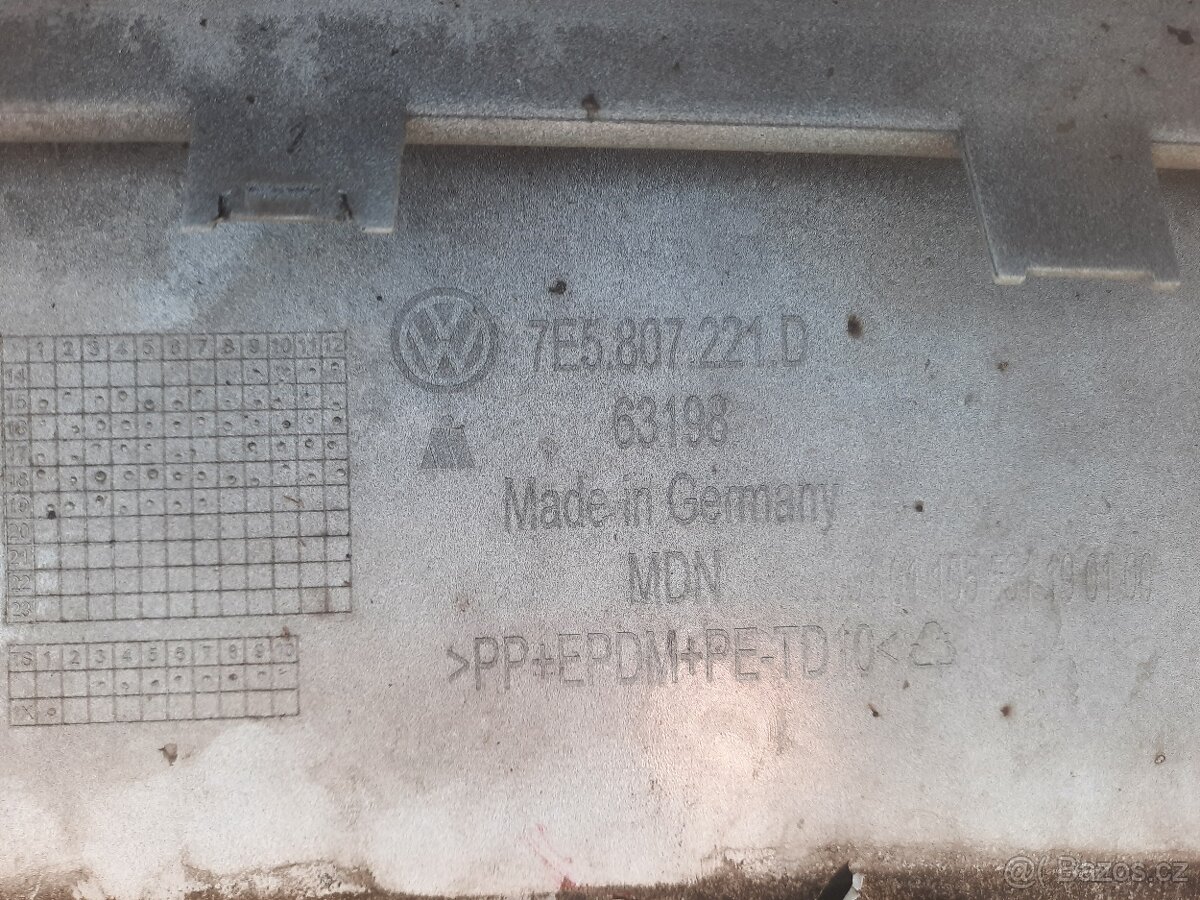 vw T6 multivam - predni naraznik 7E5807221D - 6