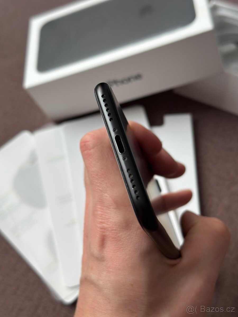 Apple iPhone 7 Black 32GB - 6