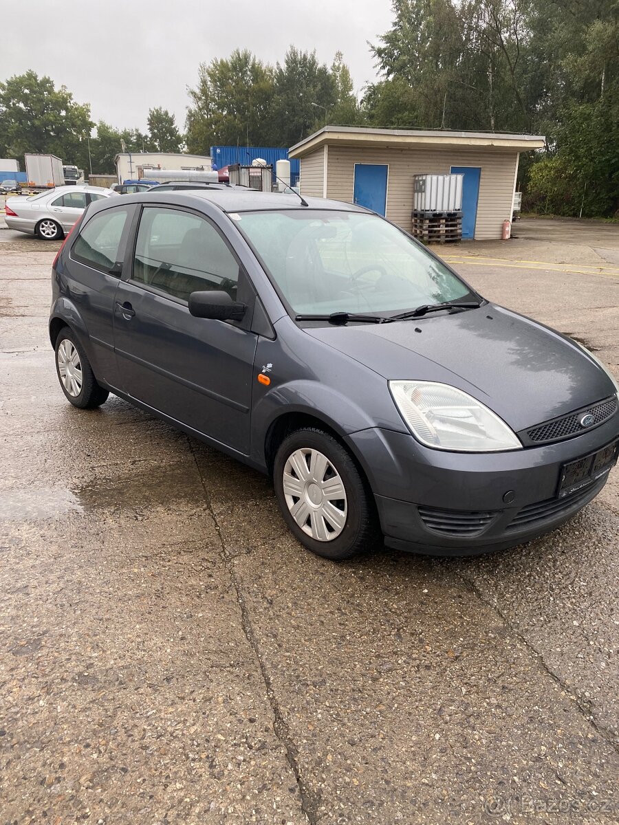 FORD FIESTA 1.3i - 6