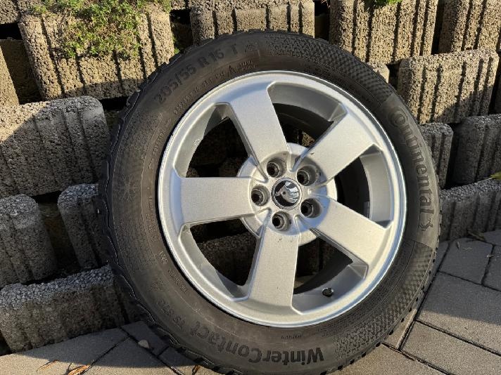 ORIG.Alu ŠKODA r16+zánovní zimní CONTINENTAL 205/55 16 - 6