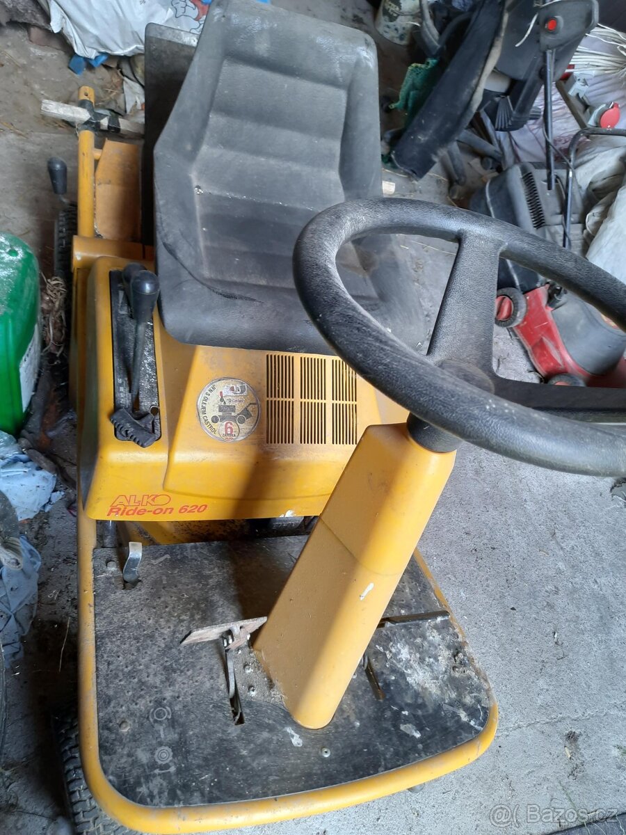 Prodám sekací traktůrek na trávu - 6