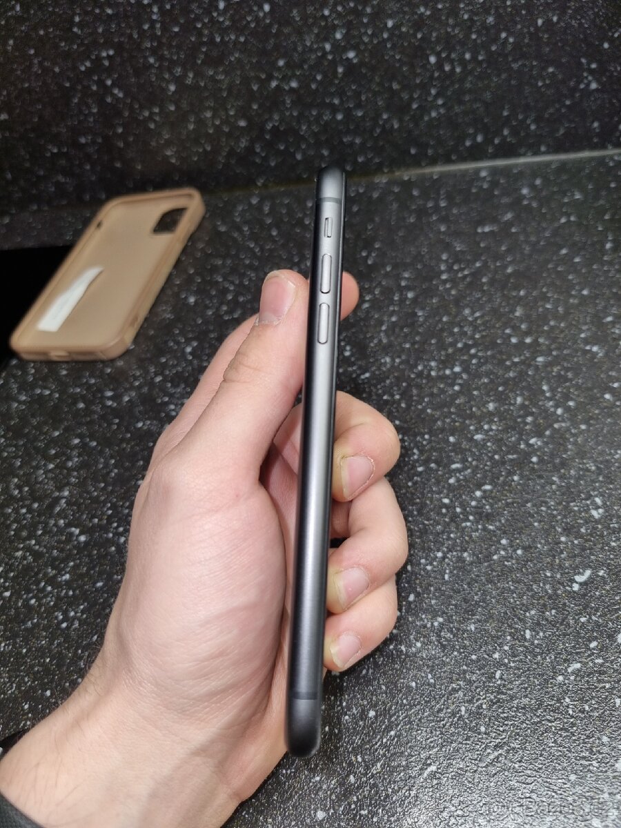 iPhone 11 128GB černý - 6