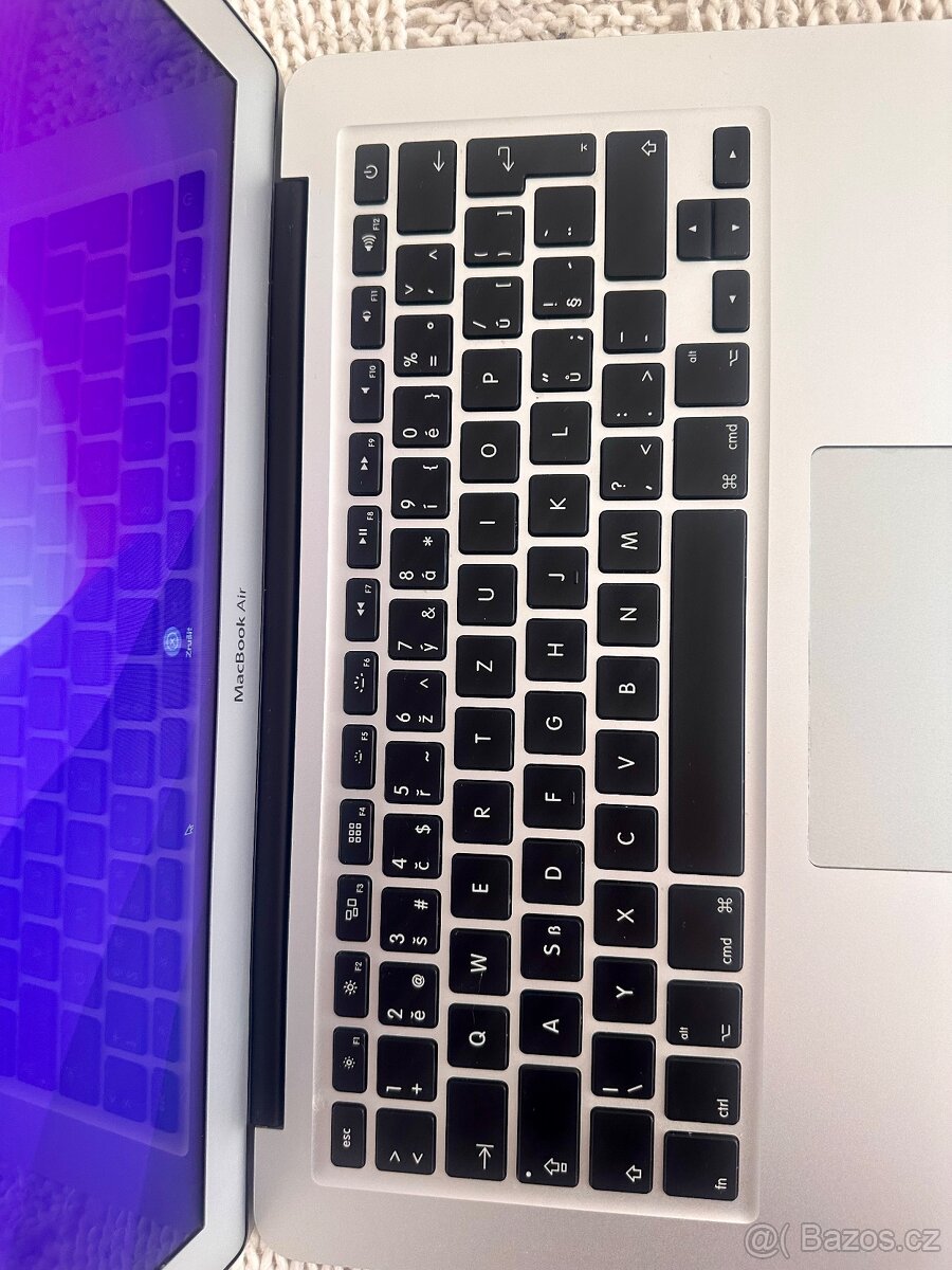 Macbook Air 13-palcový (2017) - 6
