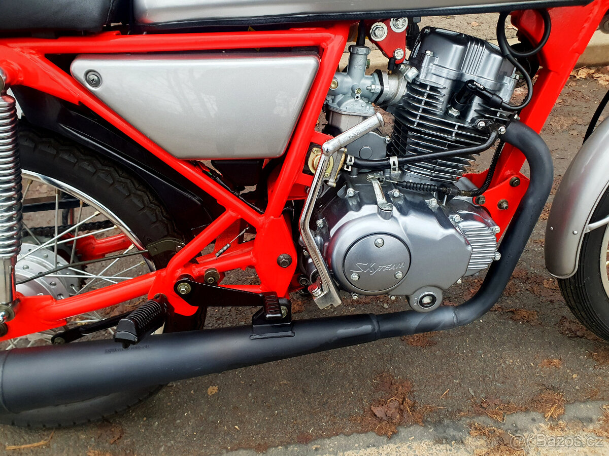 SkyTeam ACE 125 kopie Honda Dream Cafe Racer - 6
