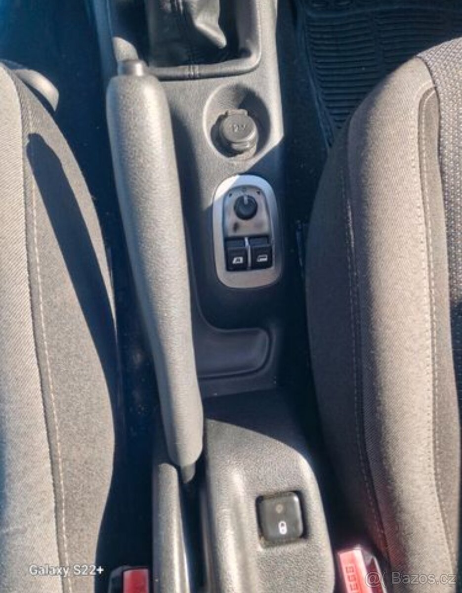 Peugeot 206 plus 1,4 benzín - 6