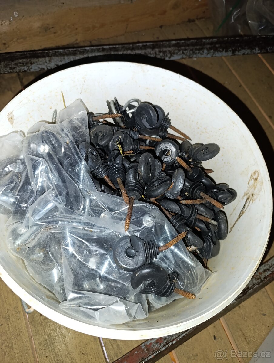 Elektrický zdroj ,ohradníky, izolátory - 6