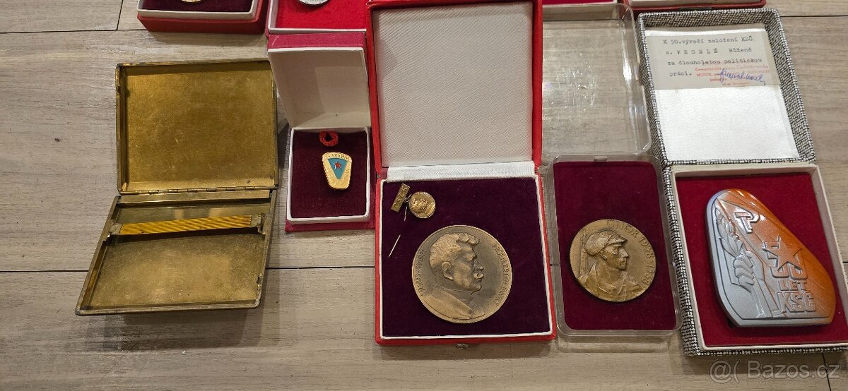 Odznaky, medaile, vyznamenání - 6