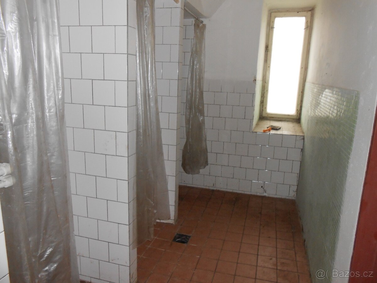 K prodeji komerční objekt/objekt k bydlení v obci Úlibice. - 6