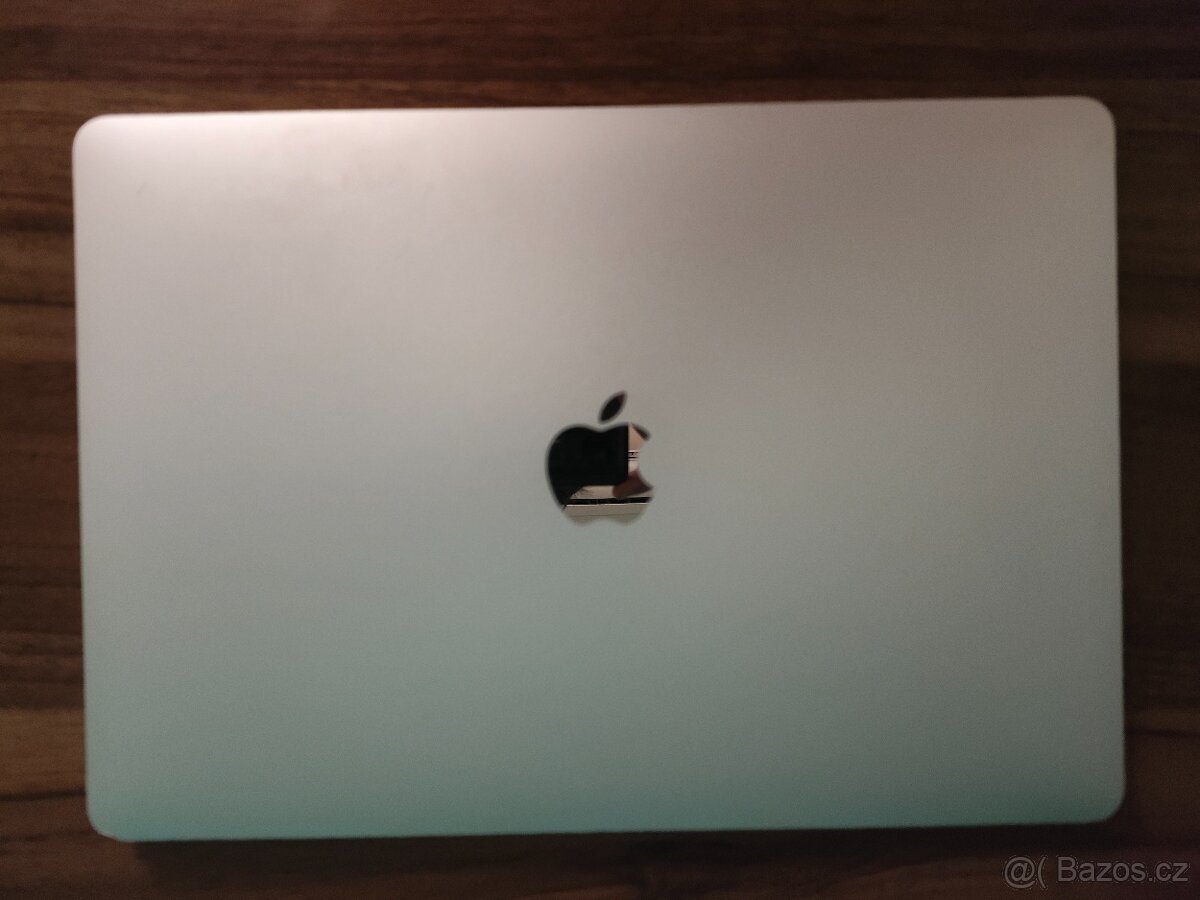 MacBook Pro 2017 | i5 • 8GB • 256GB SSD - 6