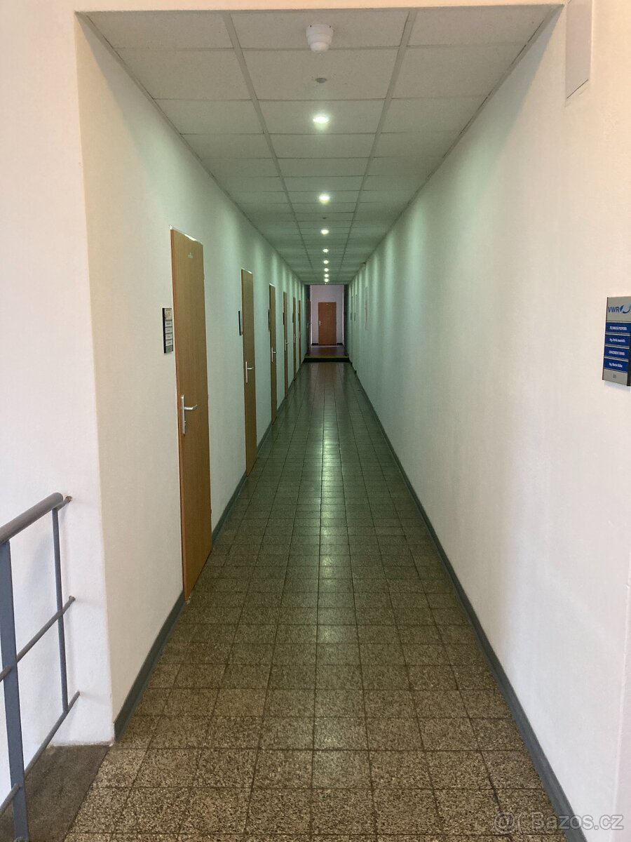 PRONÁJEM KANCELÁŘE 12,26m2 - ROŽNOV POD RADHOŠTĚM - 6