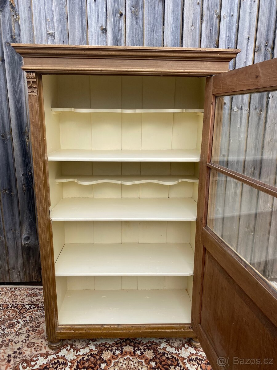 Vitrína - 6