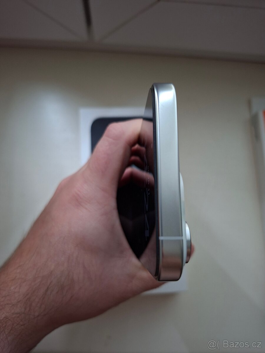 iPhone 16 Pro Max, 256 GB, stříbrná/silver. TOP STAV - 6