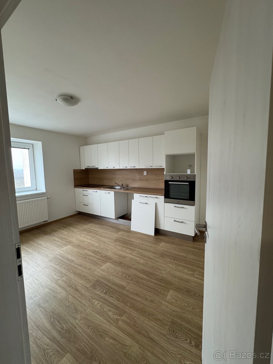 DLOUHODOBÝ PRONÁJEM BYTU 3+1kk (70 m² )BLAŽOVICE U BRNA - 6