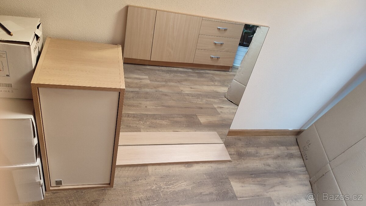 Skříňka + zrcadlo s policí - 6