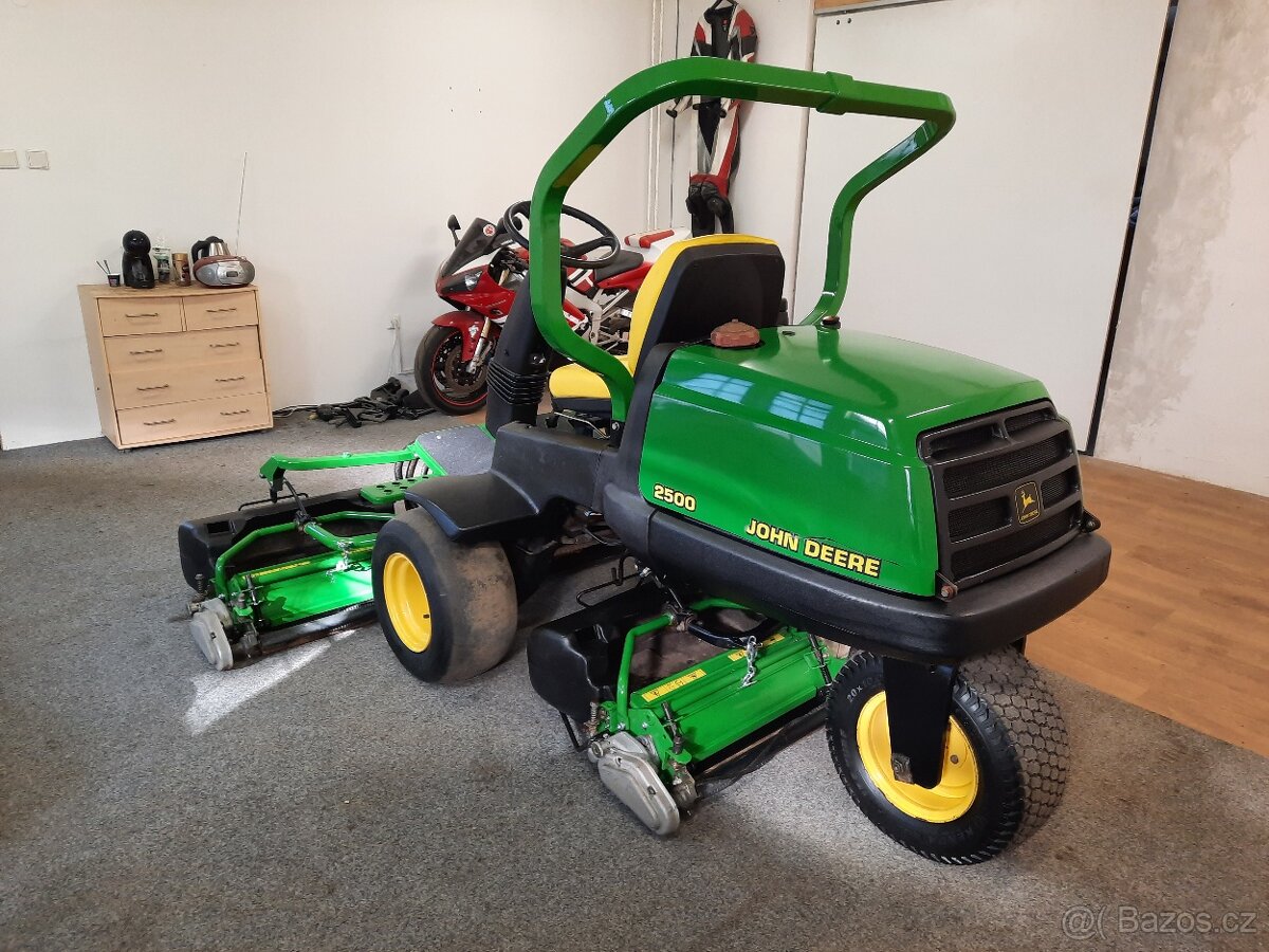 Vřetenová sekačka John Deere 2500A - 6