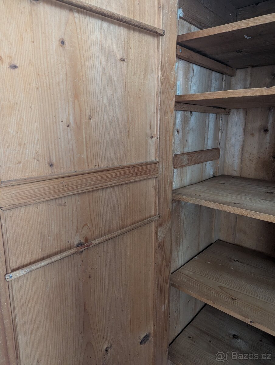 Starožitná skříň z masivu - 6