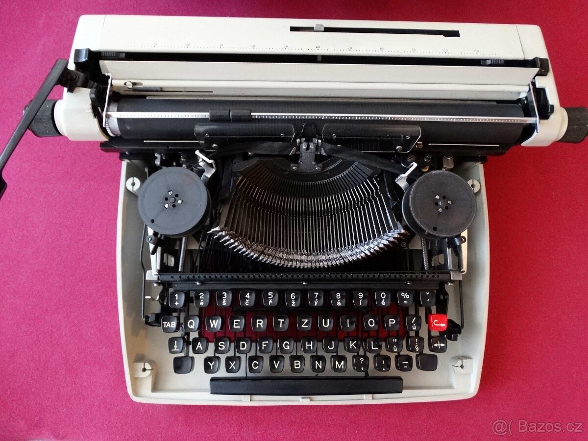 PSACÍ STROJ KUFŘÍKOVÝ CONSUL 2226 - 6