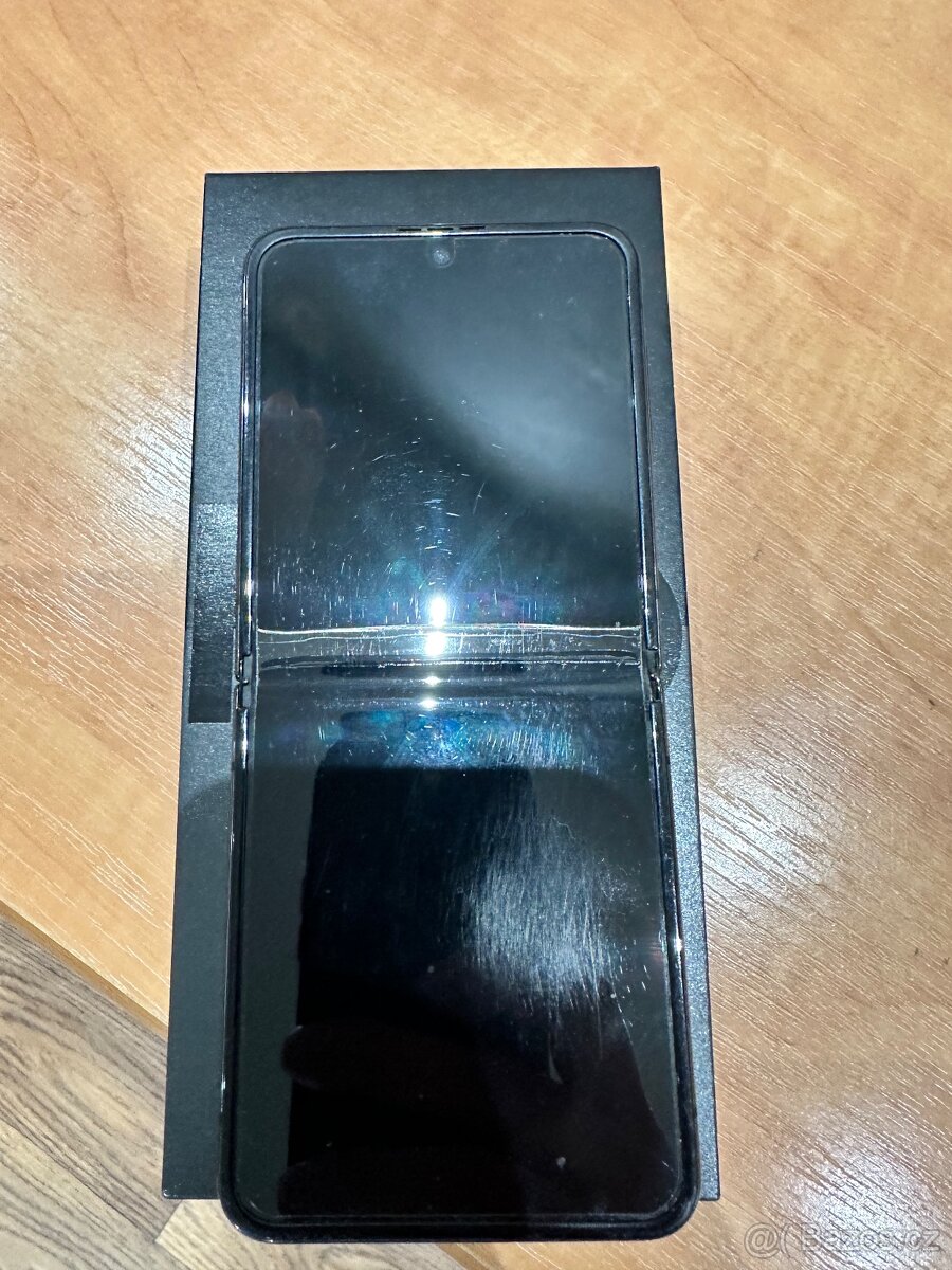 Samsung Z Flip4 - 6