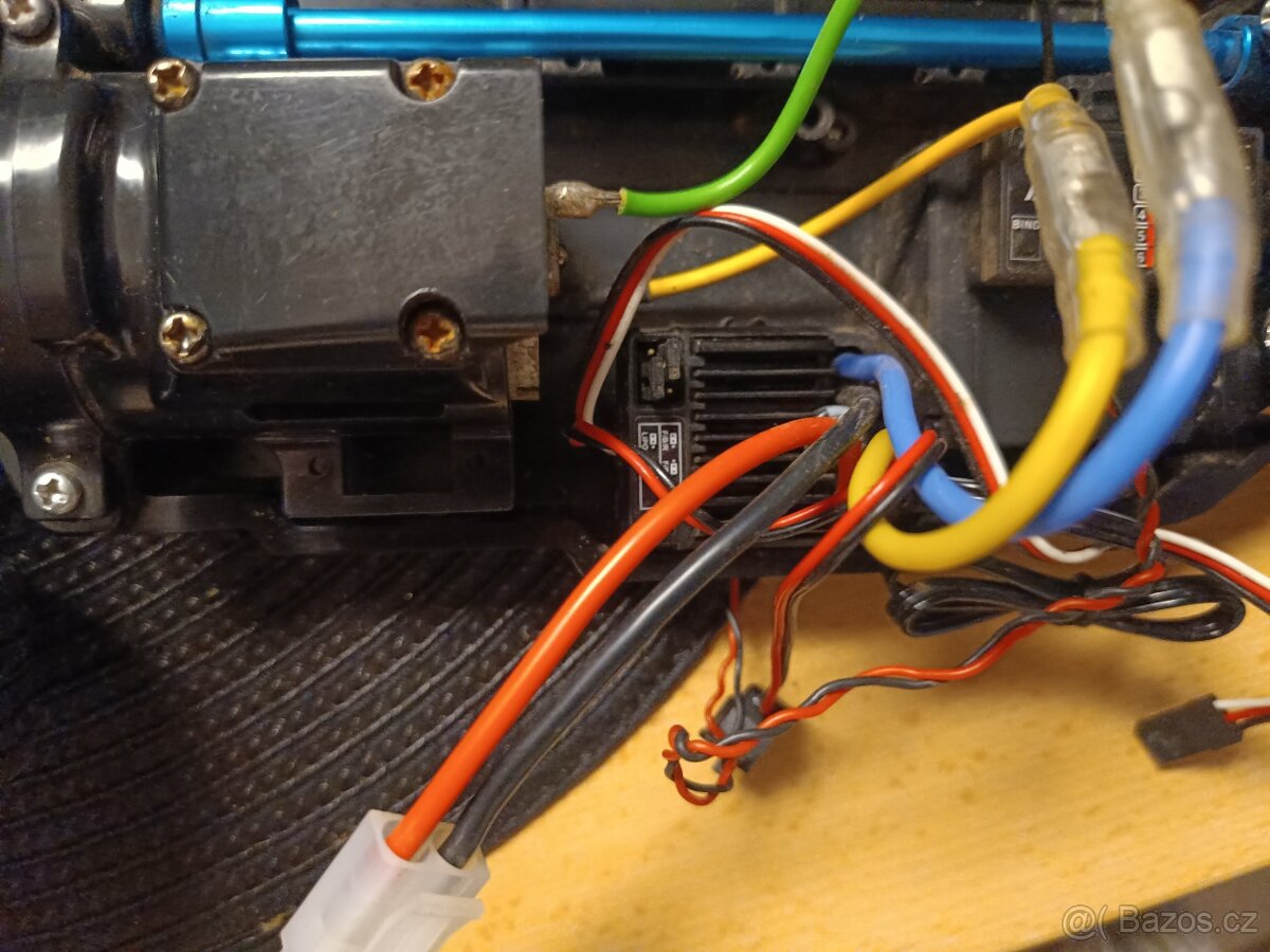 Nabíječka + 2xNiMH baterie, motor, regulátor - 6