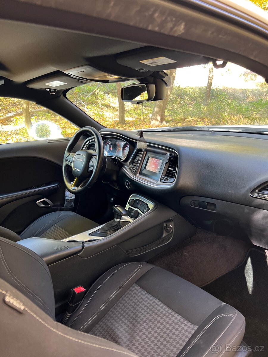 Prodám DODGE CHALLENGER 3.6 - 6