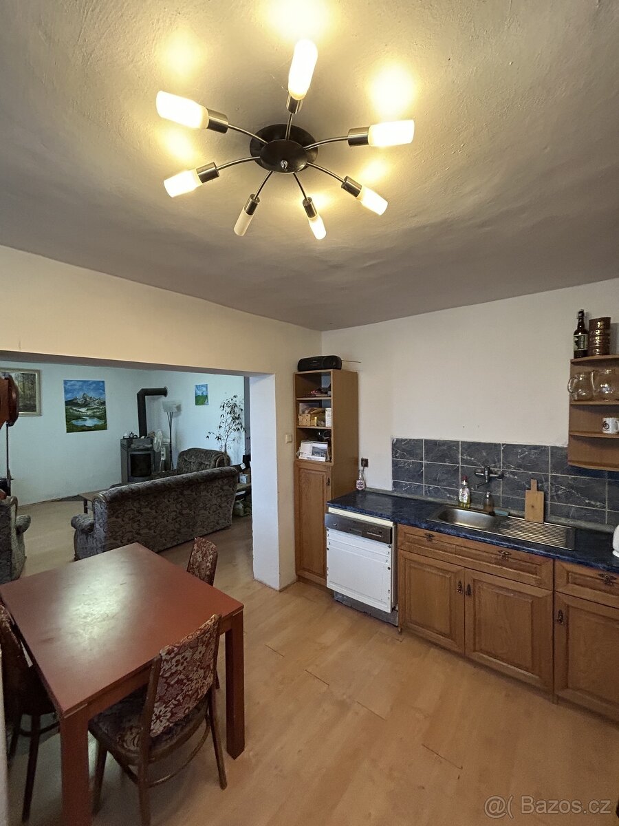 Prodej vyčleněné bytové jednotky v RD s parkovacími místy a - 6