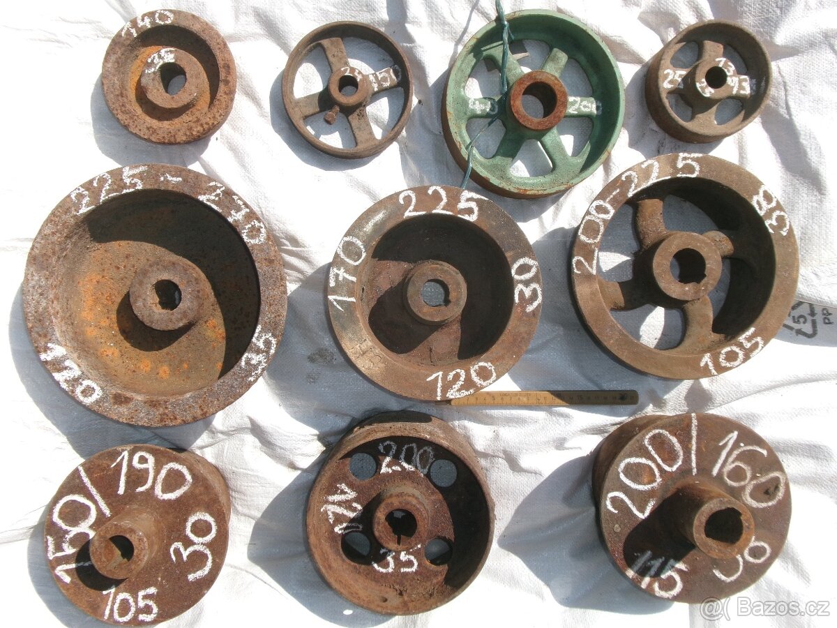 prodám staré litinové řemenice na plochý řemen..... různé dr - 6