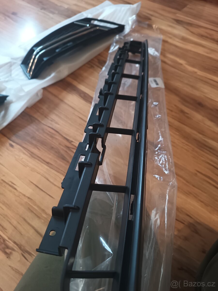 MŘÍŽKA NÁRAZNÍKU KOMPLET AUDI A4 B9 S-LINE 15-19R 8W, 8W0 - 6