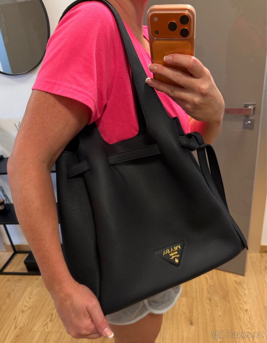 Módní černá kabelka - 6