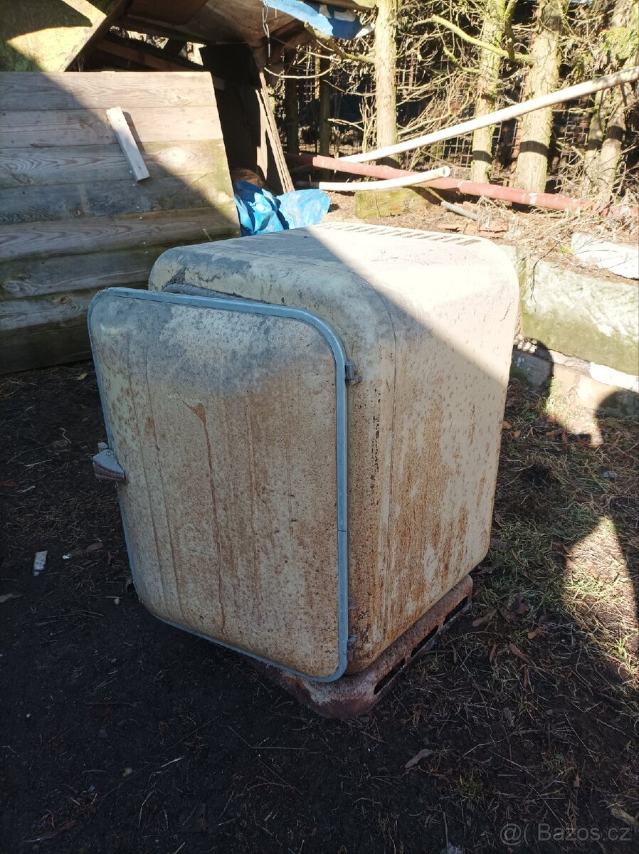 Stará chladnička, lednička - 6