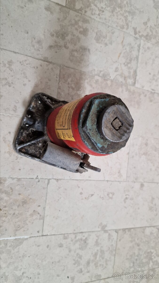 Hydraulicky zvedak - 6