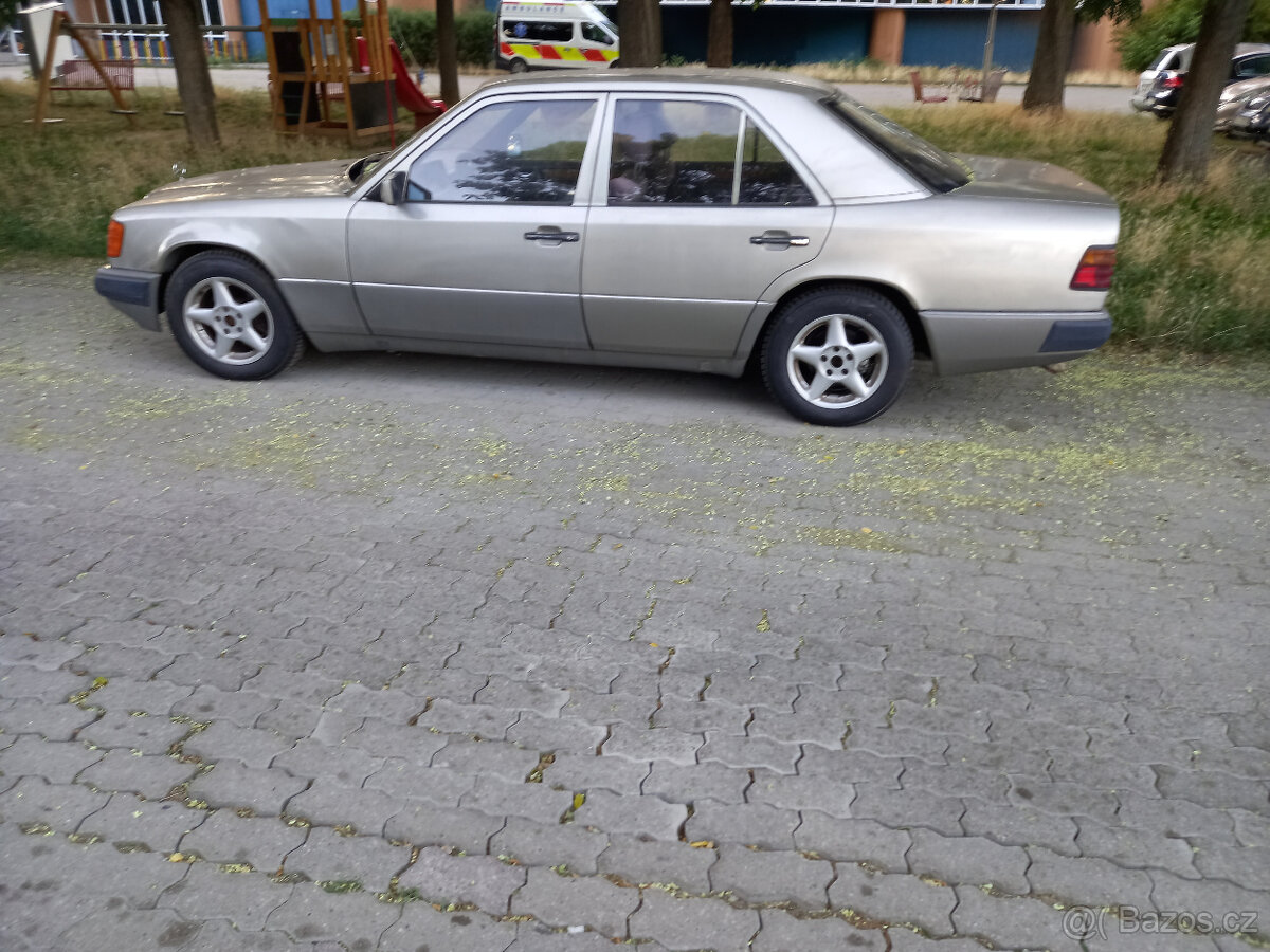 Mercedes W124, 3.0 D - 6