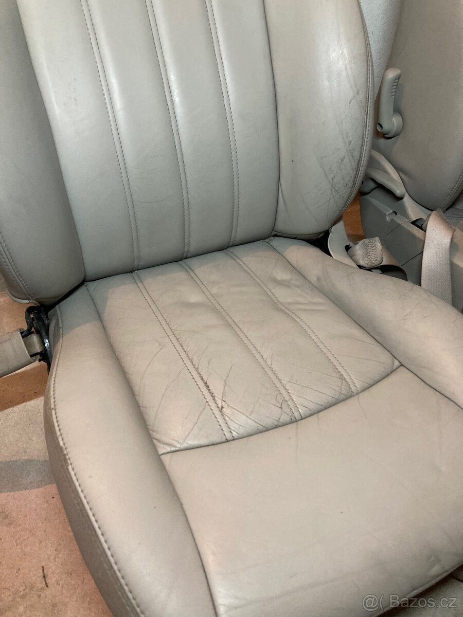 Chrysler 300c sedačky - 6