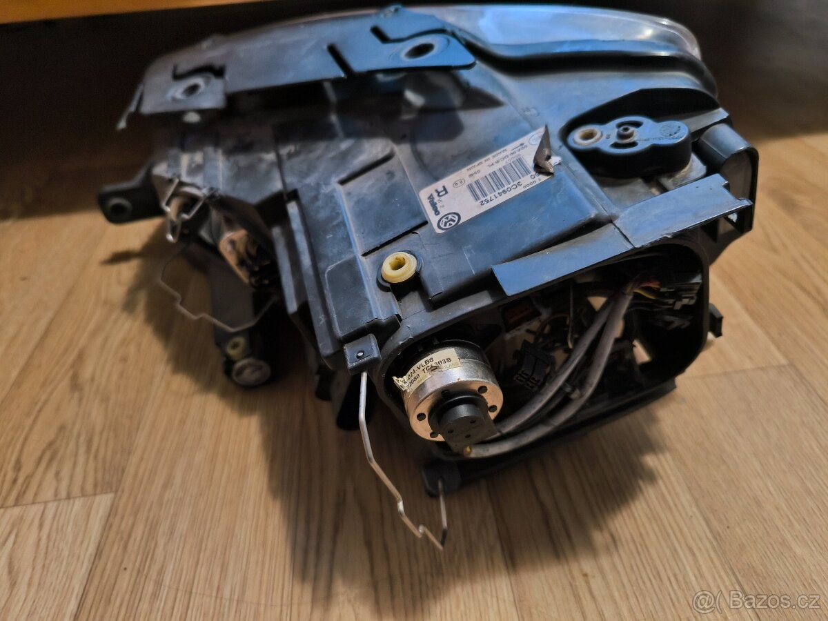 Světlo xenon Passat B6 - 6