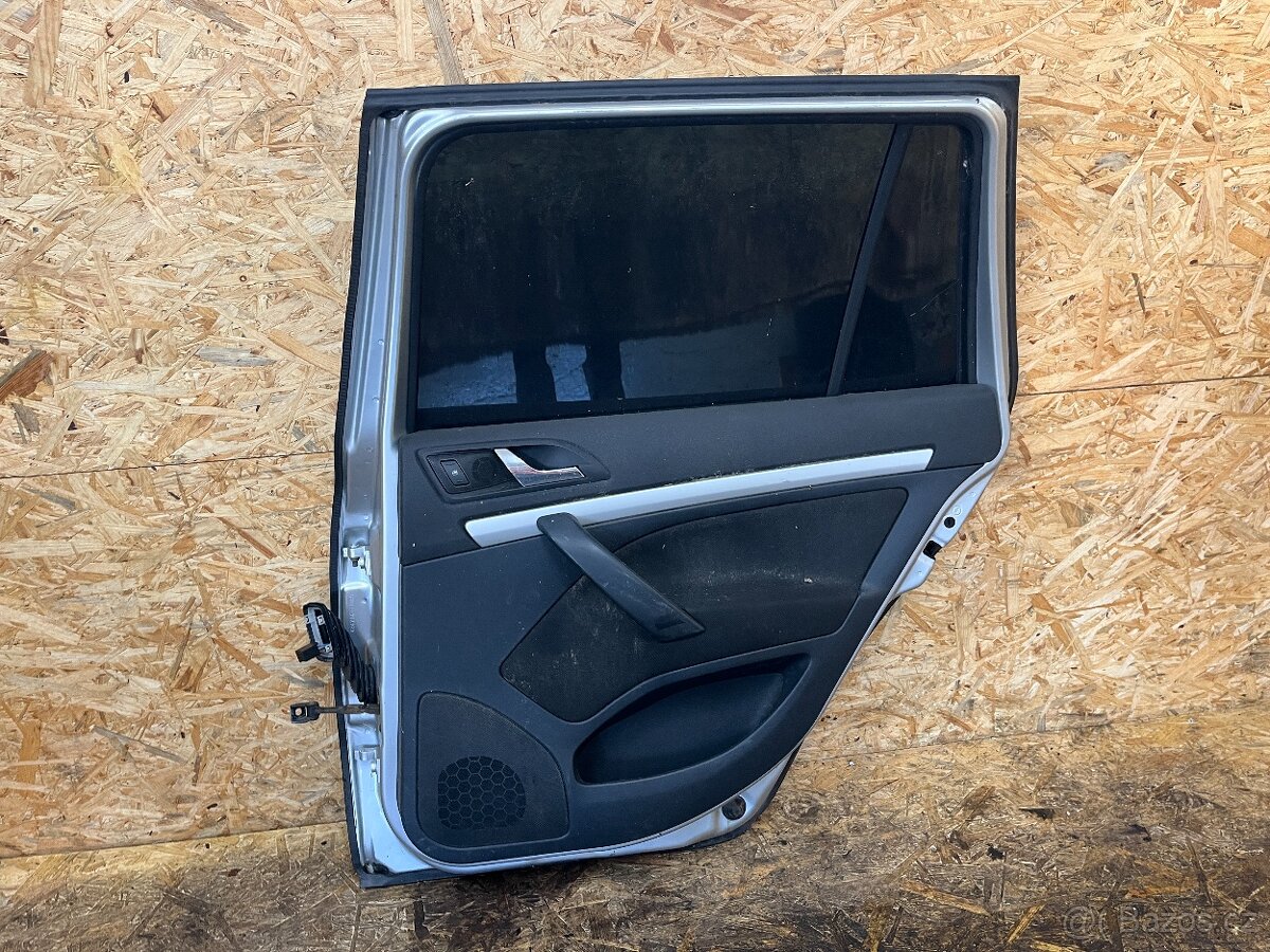 PRAVÉ ZADNÍ DVEŘE ŠKODA OCTAVIA 2 KOMBI LA7W - 6