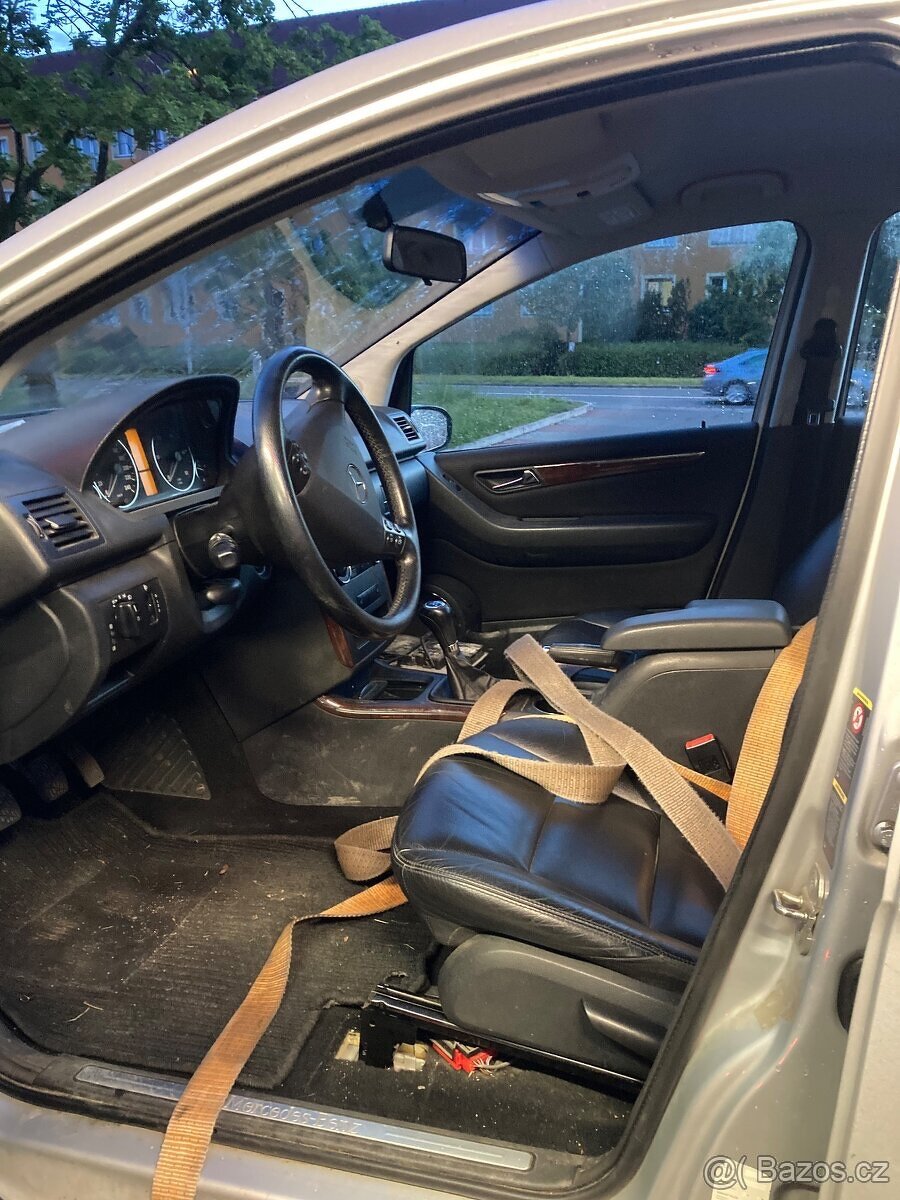 MERCEDES BENZ A 200 - 6