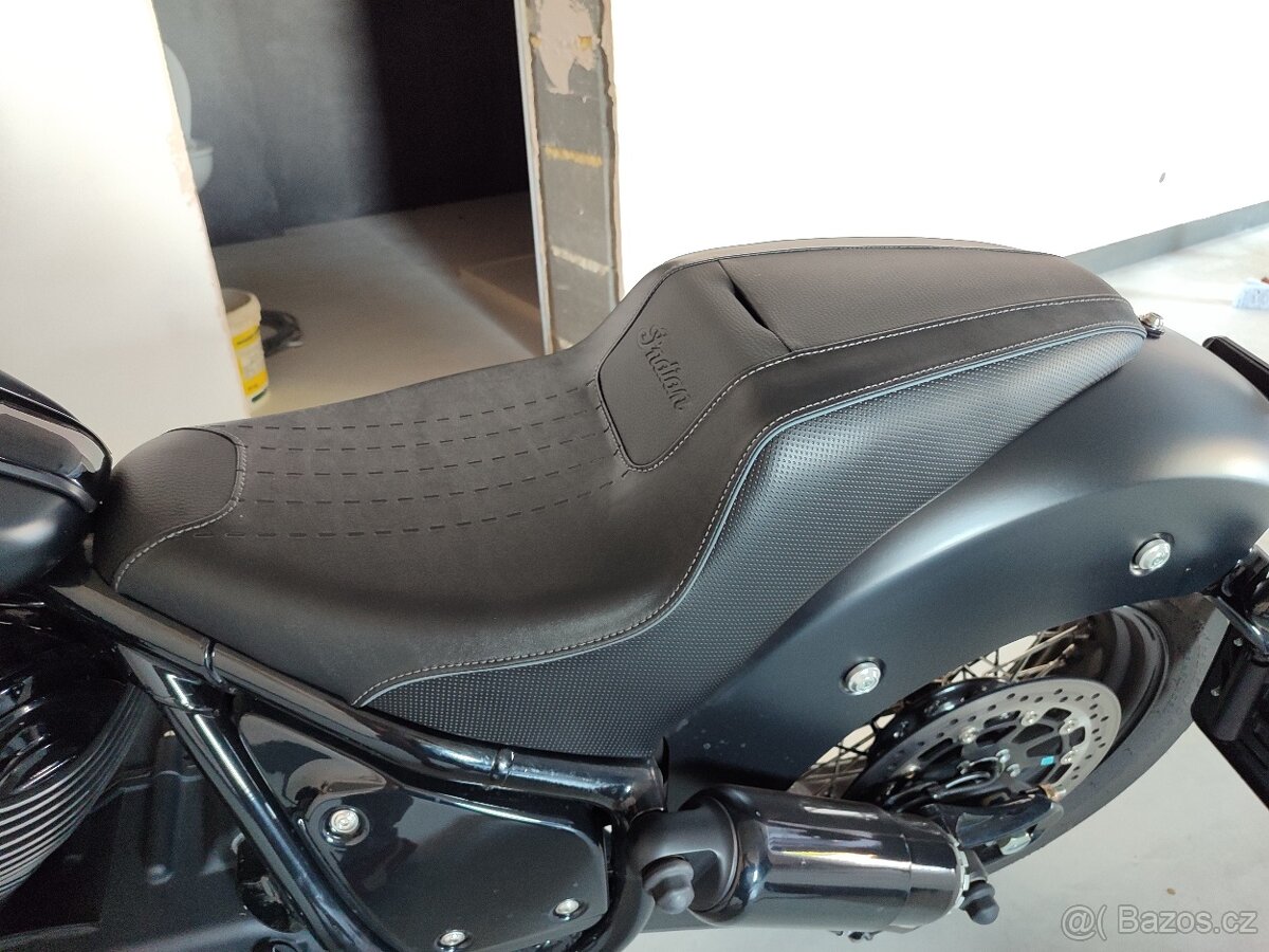 Chief Bobber dark horse najeto 3000tkm - 6