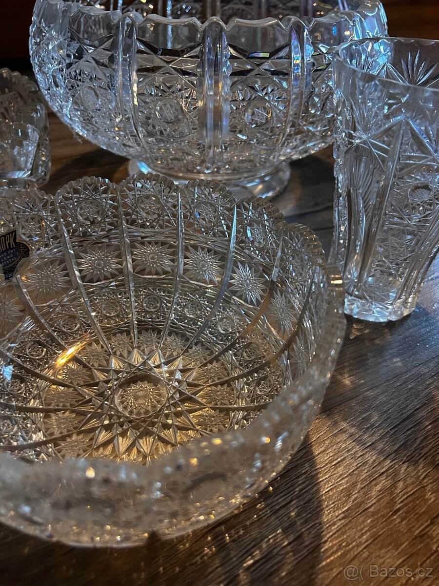 Sada broušeného skla – mísy, sklenice, dóza (celkem 7 ks) - 6